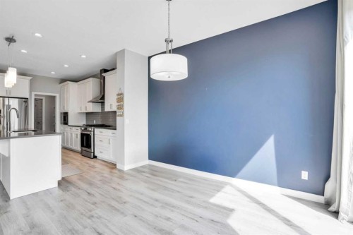14 Evansfield Green Nw, Calgary, AB - Indoor Photo Showing Kitchen