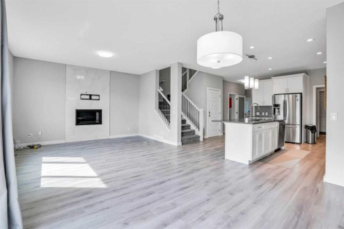14 Evansfield Green Nw, Calgary, AB - Indoor Photo Showing Kitchen