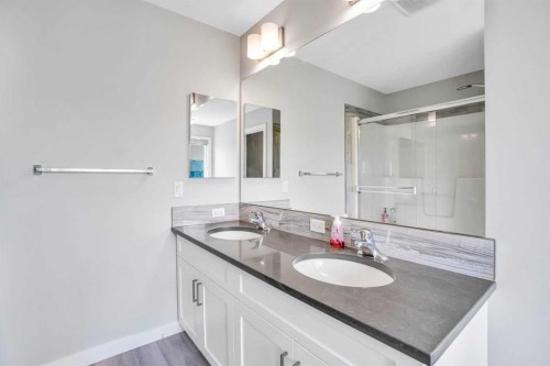 14 Evansfield Green Nw, Calgary, AB - Indoor Photo Showing Bathroom
