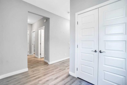 14 Evansfield Green Nw, Calgary, AB - Indoor Photo Showing Other Room