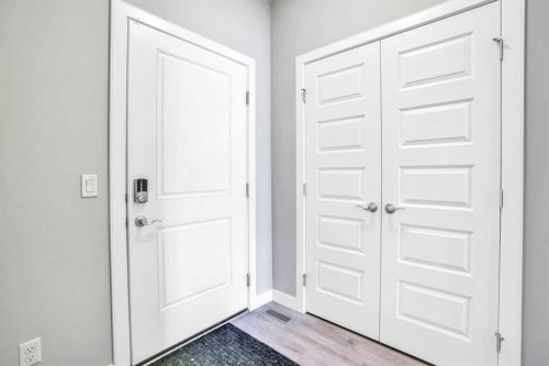 14 Evansfield Green Nw, Calgary, AB - Indoor Photo Showing Other Room