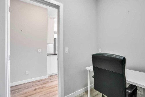 14 Evansfield Green Nw, Calgary, AB - Indoor Photo Showing Office