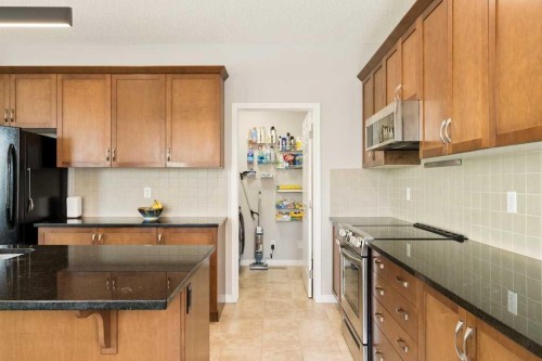728 Windridge Road Sw, Airdrie, AB - Indoor Photo Showing Kitchen