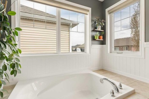 728 Windridge Road Sw, Airdrie, AB - Indoor Photo Showing Bathroom