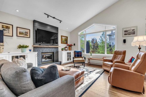 89 Douglasdale Crescent Se, Calgary, AB - Indoor Photo Showing Living Room With Fireplace