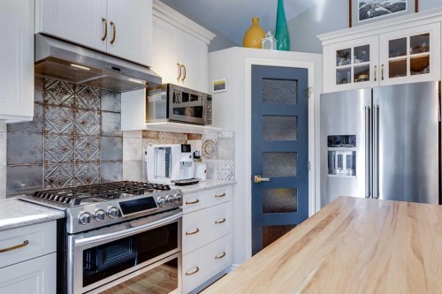 89 Douglasdale Crescent Se, Calgary, AB - Indoor Photo Showing Kitchen With Stainless Steel Kitchen With Upgraded Kitchen
