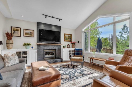 89 Douglasdale Crescent Se, Calgary, AB - Indoor Photo Showing Living Room With Fireplace