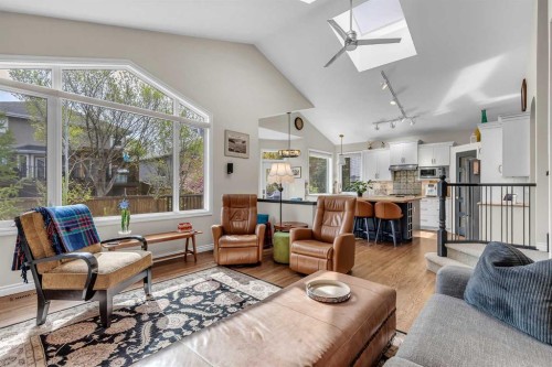 89 Douglasdale Crescent Se, Calgary, AB - Indoor Photo Showing Living Room