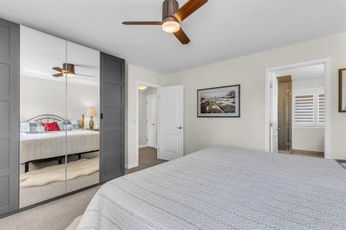 89 Douglasdale Crescent Se, Calgary, AB - Indoor Photo Showing Bedroom