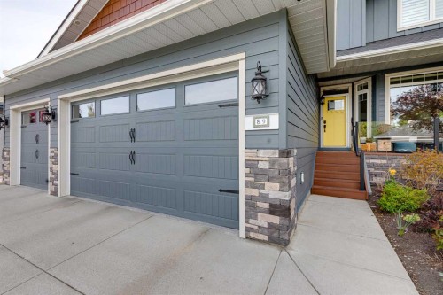89 Douglasdale Crescent Se, Calgary, AB - Outdoor