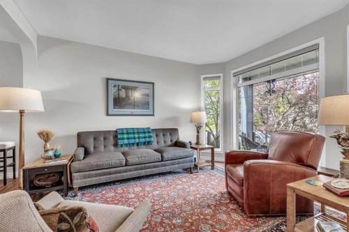 89 Douglasdale Crescent Se, Calgary, AB - Indoor Photo Showing Living Room