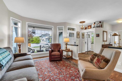 89 Douglasdale Crescent Se, Calgary, AB - Indoor Photo Showing Living Room