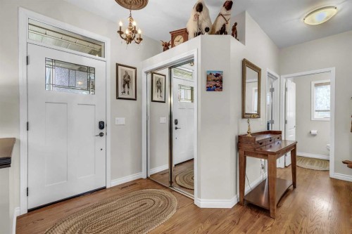 89 Douglasdale Crescent Se, Calgary, AB - Indoor Photo Showing Other Room