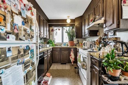 317 Templemont Place Ne, Calgary, AB - Indoor Photo Showing Kitchen