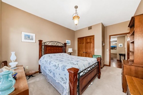 403-505 Spring Creek Drive, Canmore, AB - Indoor Photo Showing Bedroom