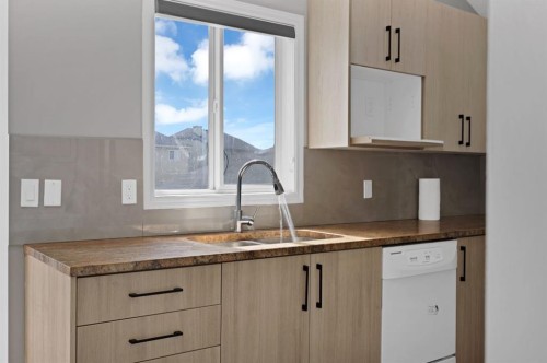 288 Saddlemead Road Ne, Calgary, AB - Indoor Photo Showing Kitchen
