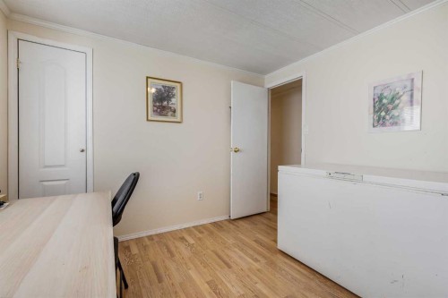 240 Big Hill Circle Se, Airdrie, AB - Indoor