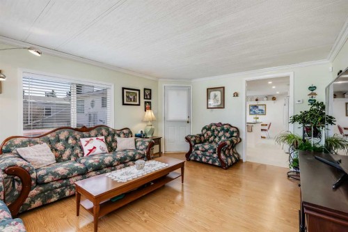 240 Big Hill Circle Se, Airdrie, AB - Indoor Photo Showing Living Room