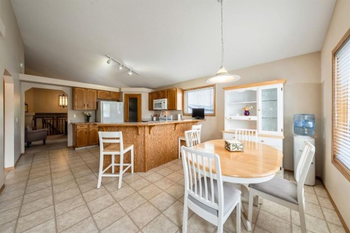 142 Coventry View Ne, Calgary, AB - Indoor Photo Showing Dining Room