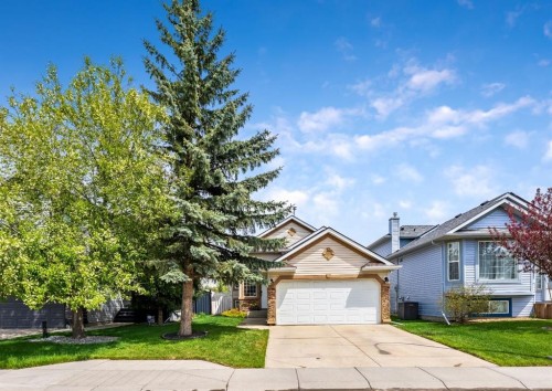 142 Coventry View Ne, Calgary, AB - Outdoor With Facade