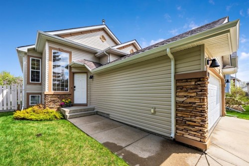 142 Coventry View Ne, Calgary, AB - Outdoor