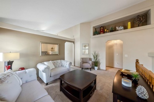 142 Coventry View Ne, Calgary, AB - Indoor Photo Showing Living Room