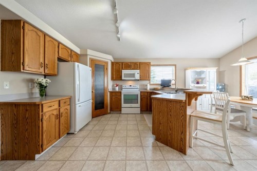142 Coventry View Ne, Calgary, AB - Indoor Photo Showing Kitchen