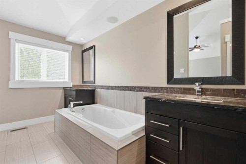 314 30 Avenue Ne, Calgary, AB - Indoor Photo Showing Bathroom