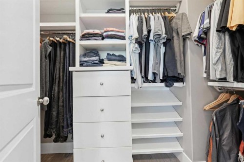 314 30 Avenue Ne, Calgary, AB - Indoor With Storage