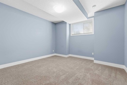 314 30 Avenue Ne, Calgary, AB - Indoor Photo Showing Other Room