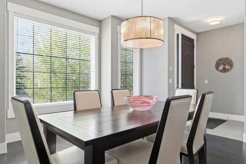314 30 Avenue Ne, Calgary, AB - Indoor Photo Showing Dining Room