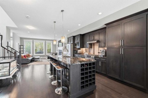 314 30 Avenue Ne, Calgary, AB - Indoor Photo Showing Kitchen With Upgraded Kitchen