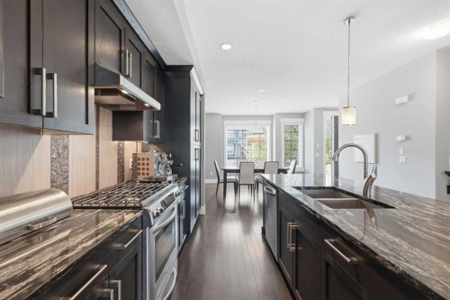 314 30 Avenue Ne, Calgary, AB - Indoor Photo Showing Kitchen With Double Sink With Upgraded Kitchen