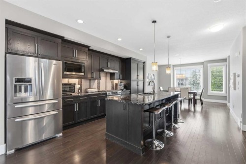 314 30 Avenue Ne, Calgary, AB - Indoor Photo Showing Kitchen With Stainless Steel Kitchen With Upgraded Kitchen