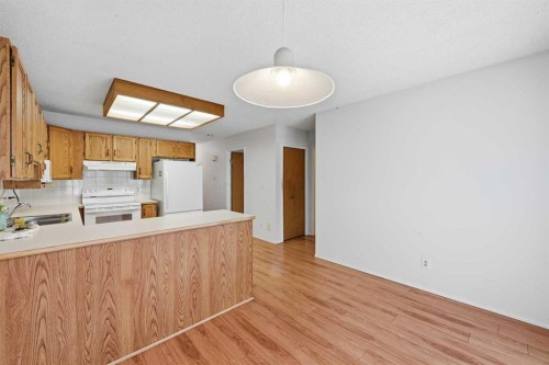 60 Rundlelawn Green Ne, Calgary, AB - Indoor Photo Showing Kitchen