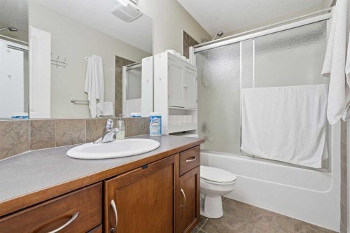 555 Panamount Boulevard, Calgary, AB - Indoor Photo Showing Bathroom