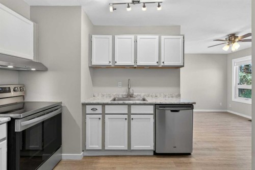 20-8544 48 Avenue Nw, Calgary, AB - Indoor Photo Showing Kitchen