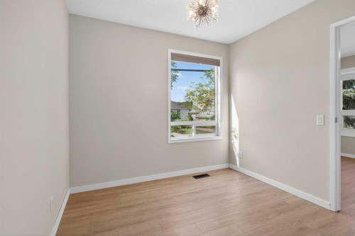 20-8544 48 Avenue Nw, Calgary, AB - Indoor Photo Showing Other Room