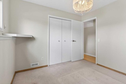 20-8544 48 Avenue Nw, Calgary, AB - Indoor Photo Showing Other Room