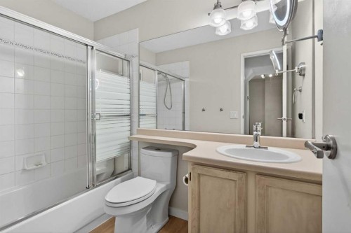 20-8544 48 Avenue Nw, Calgary, AB - Indoor Photo Showing Bathroom