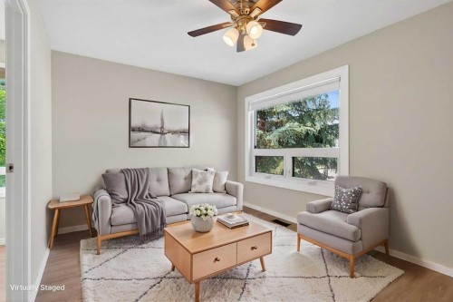 20-8544 48 Avenue Nw, Calgary, AB - Indoor Photo Showing Living Room