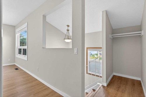 20-8544 48 Avenue Nw, Calgary, AB - Indoor Photo Showing Other Room