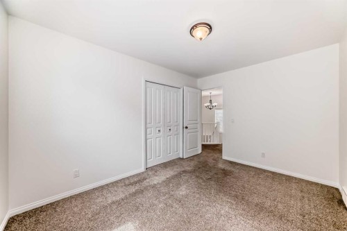 27 Aspen Hills Close Sw, Calgary, AB - Indoor Photo Showing Other Room