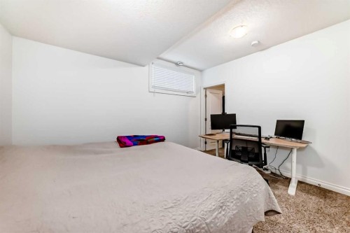 27 Aspen Hills Close Sw, Calgary, AB - Indoor Photo Showing Bedroom