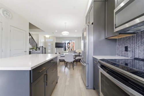 9060 52 Street Ne, Calgary, AB - Indoor Photo Showing Kitchen With Upgraded Kitchen