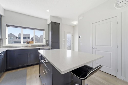 9060 52 Street Ne, Calgary, AB - Indoor Photo Showing Kitchen With Upgraded Kitchen