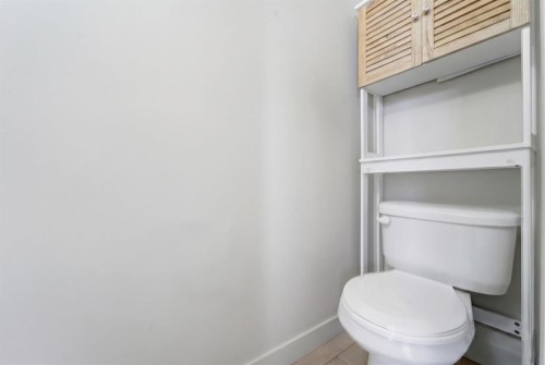 9060 52 Street Ne, Calgary, AB - Indoor Photo Showing Bathroom