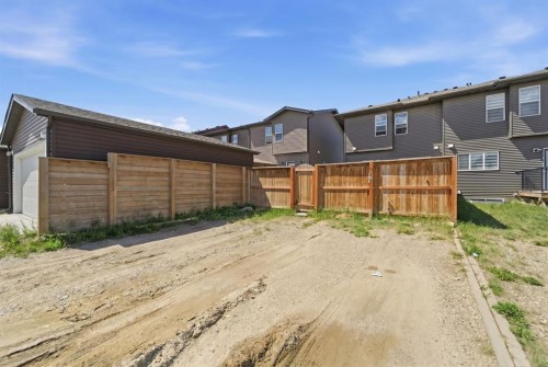 9060 52 Street Ne, Calgary, AB - Outdoor