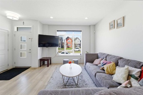 9060 52 Street Ne, Calgary, AB - Indoor Photo Showing Living Room