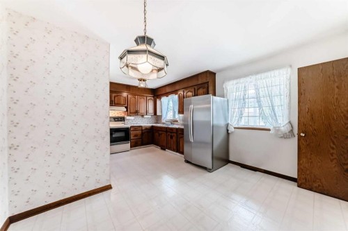 54 Fullerton Road Se, Calgary, AB - Indoor